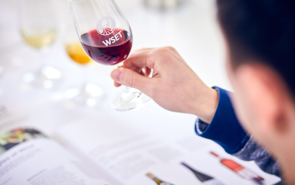 «Educar a la gente sobre el vino ayuda a la industria», Michael Salverda, director general de Rack & Return